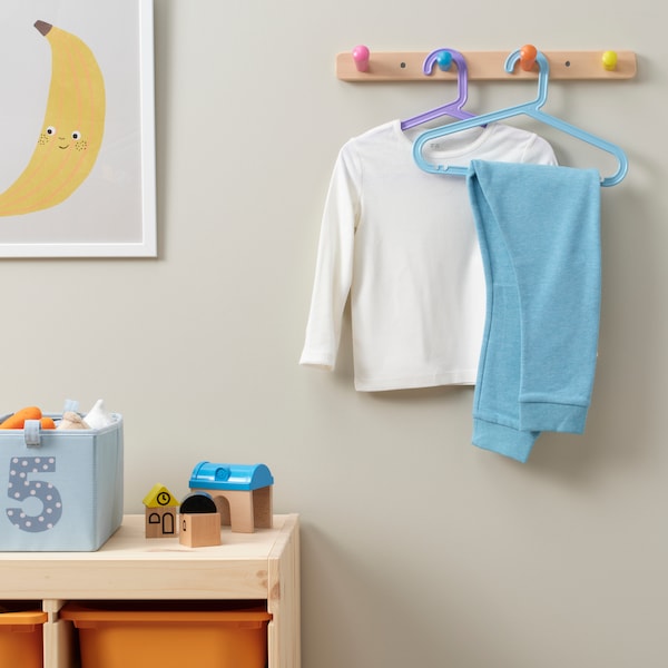 A mixed colours BAGIS children's coat-hanger
