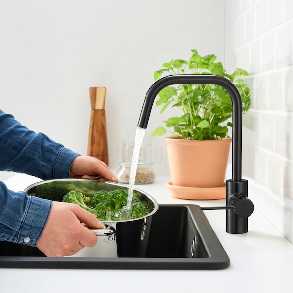 A black ÄLMAREN kitchen mixer tap