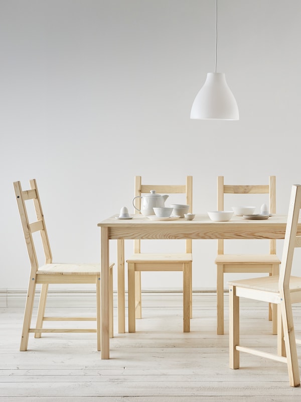 A pine INGO table