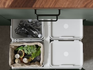 A black BAGGANÄS handle in the kitchen