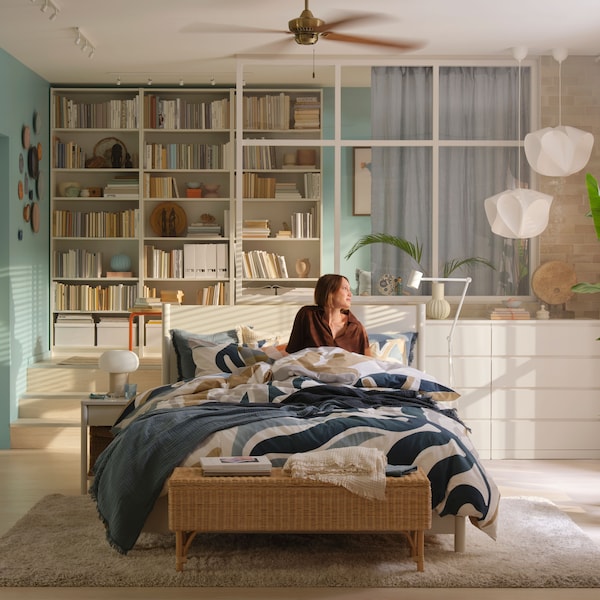 A white KNAPPER standing mirror in the bedroom