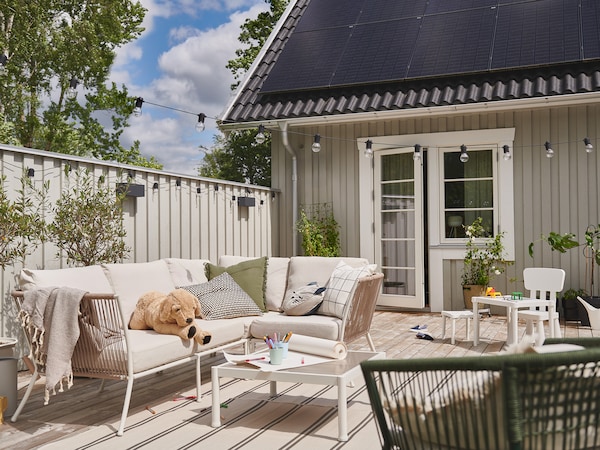 A black/outdoor SVARTRÅ LED lighting chain with 20 bulbs